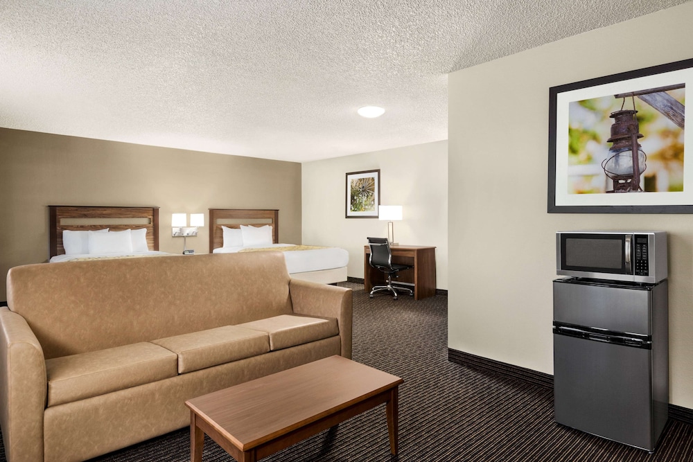 Studio Suite, 2 Queen Beds, Non Smoking - Photo 4