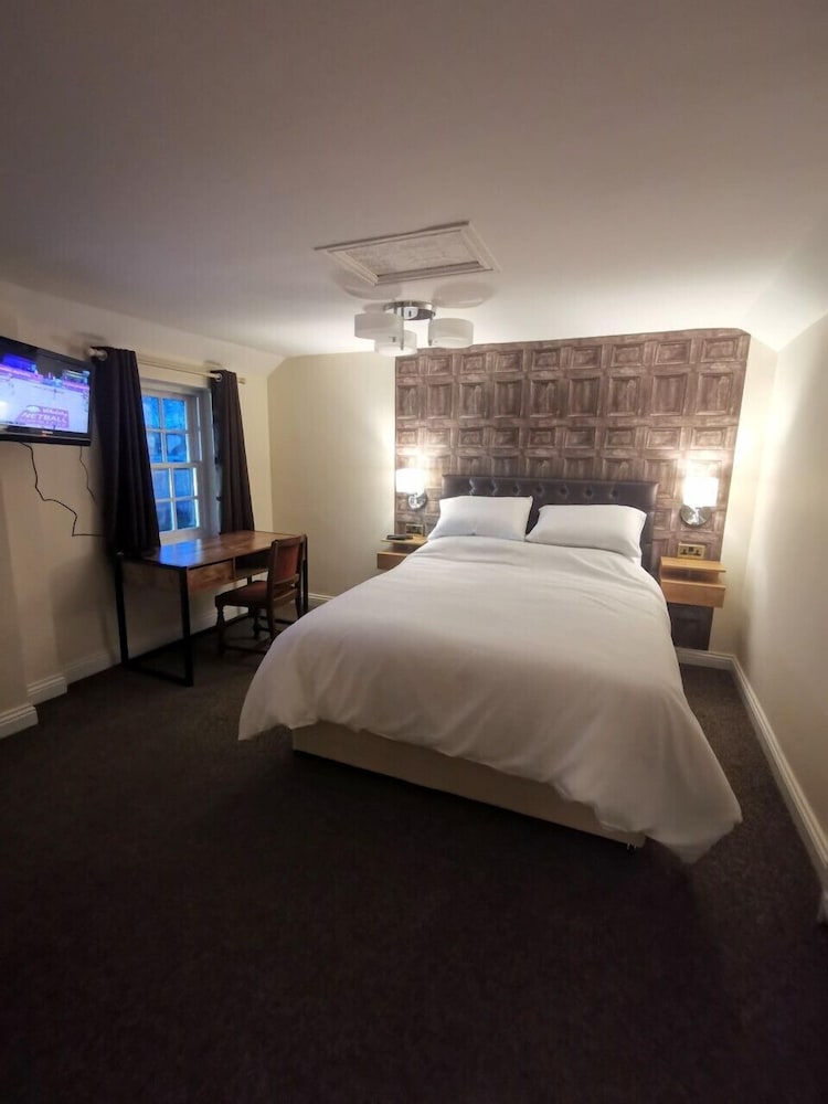 Superior Double Room, Ensuite, Garden View (Deluxe King with Lounge) - Photo 1