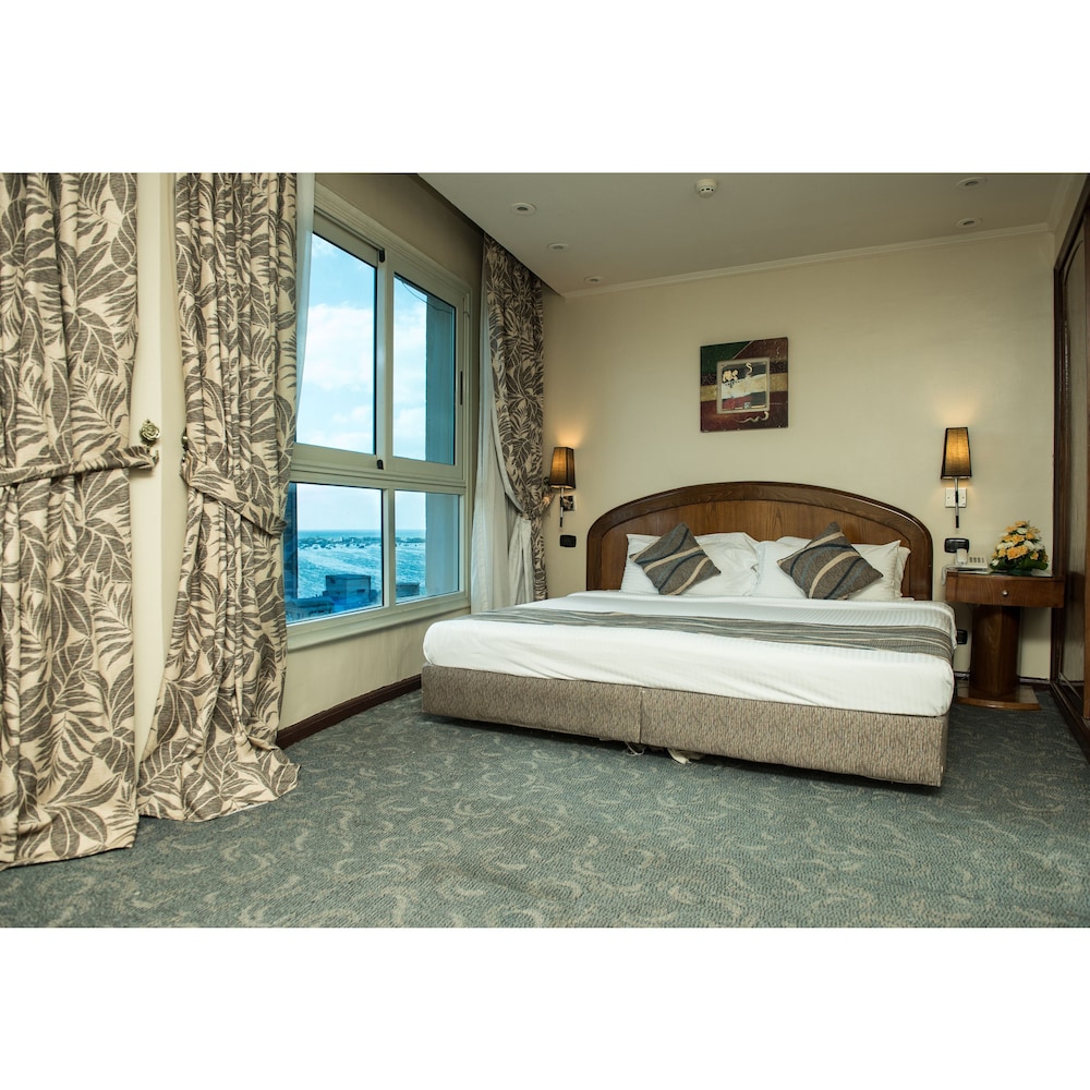 Deluxe Room (with Sea Side View)