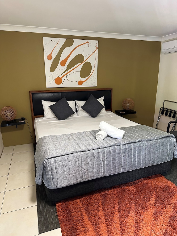 Standard Room, 1 King Bed