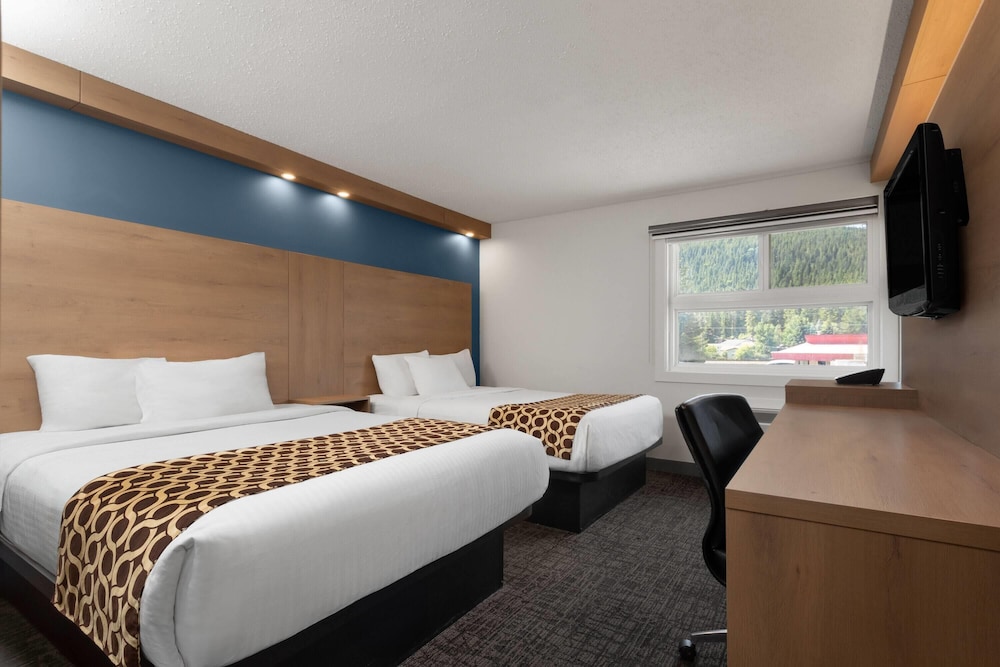 Room, 2 Queen Beds, Non Smoking (Pet-Friendly) photo 1