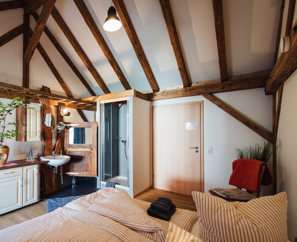 Basic Double Room, 1 King Bed, Patio photo 1