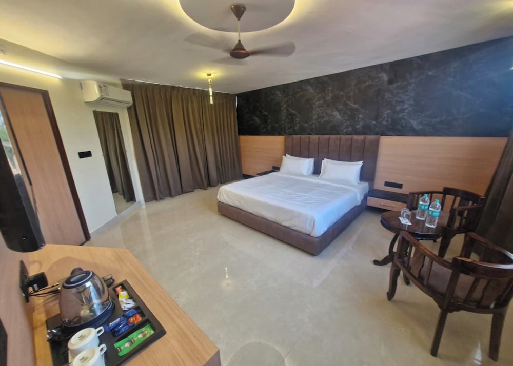 Premium Room - Photo 7