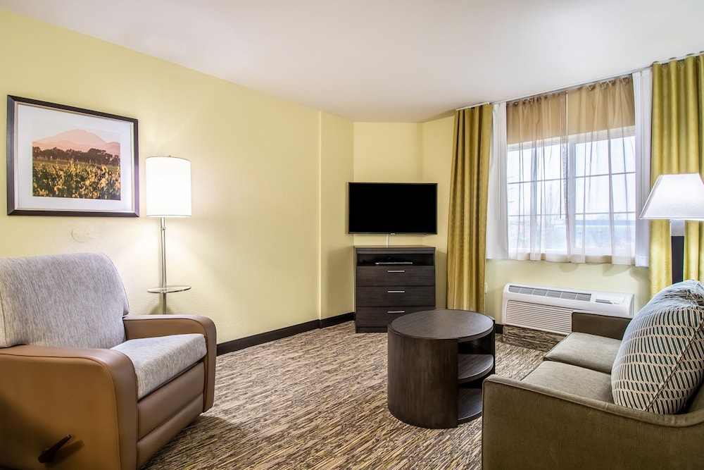 Executive King One Bedroom Suite - Photo 1