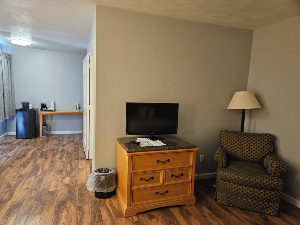 2 Double Beds, Accessible, Creek View photo 2