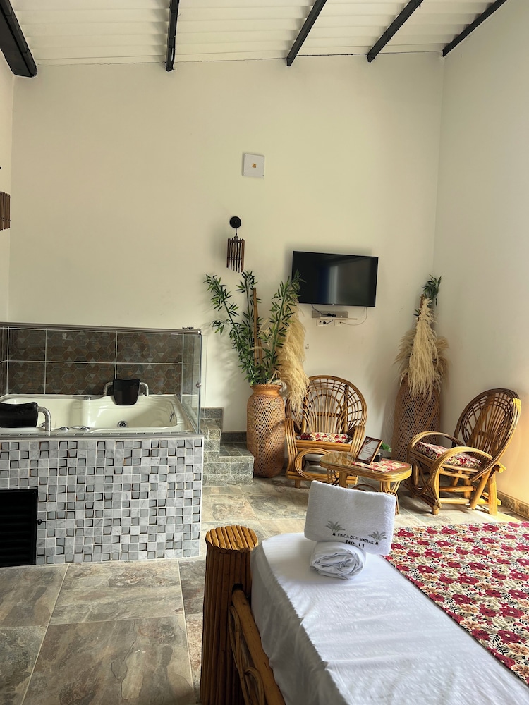 Deluxe Double Room, Jetted Tub photo 2