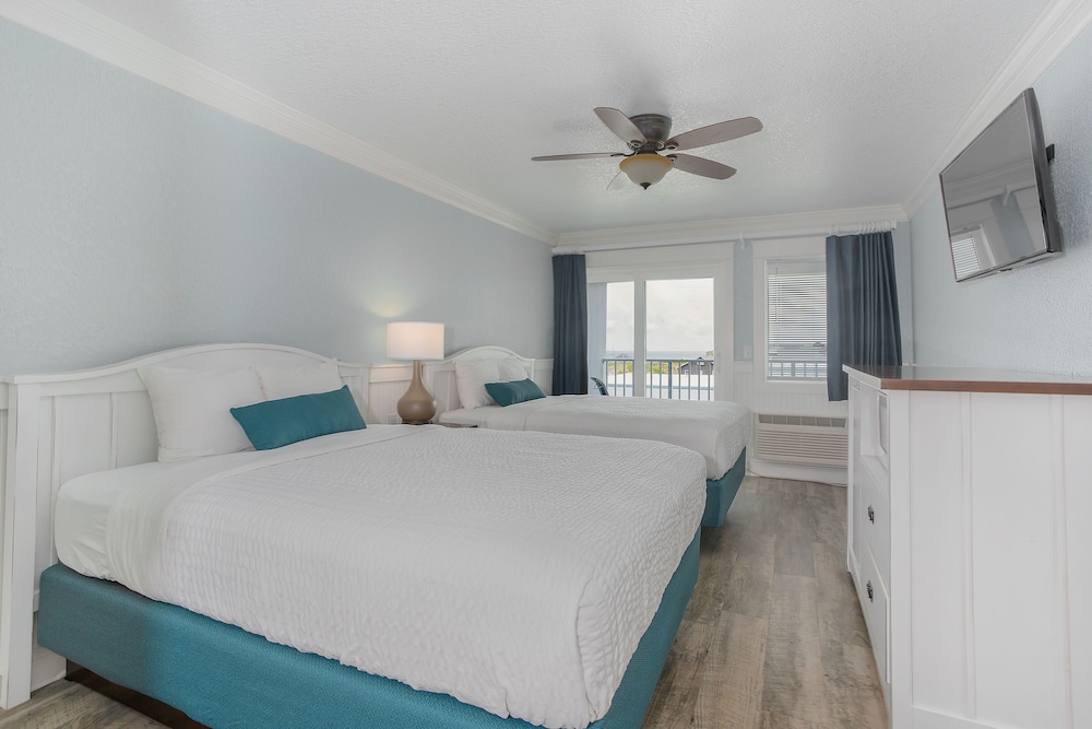 Deluxe Room, 2 Queen Beds, Partial Ocean View - Photo 1