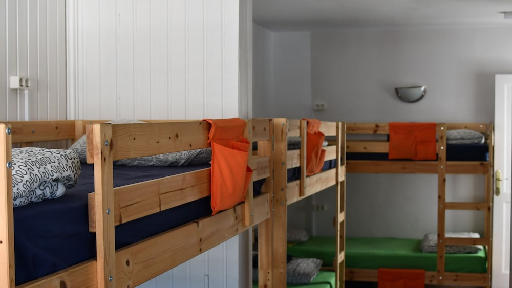 Dormitorio Compartido, Dormitorio Mixto, Baño Compartido (1 cama en un Dormitorio de 4 Camas)