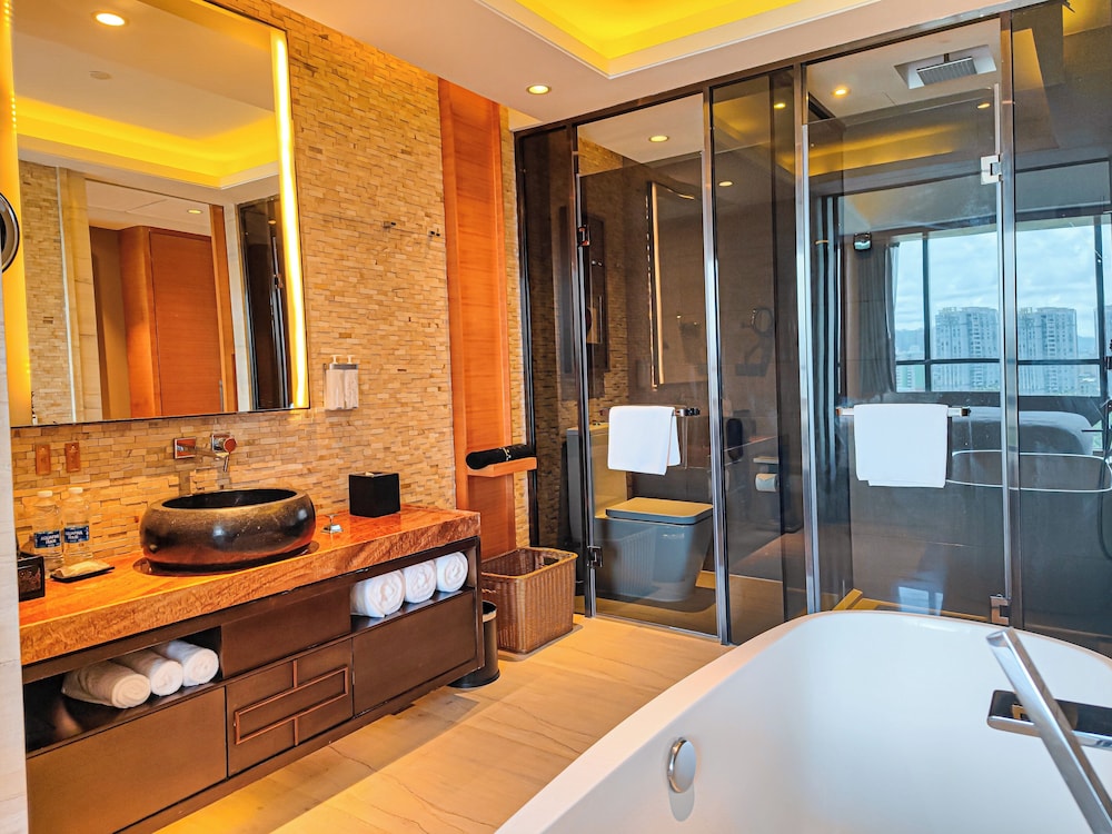 Standard Room, 2 Double Beds, Lake View photo 3