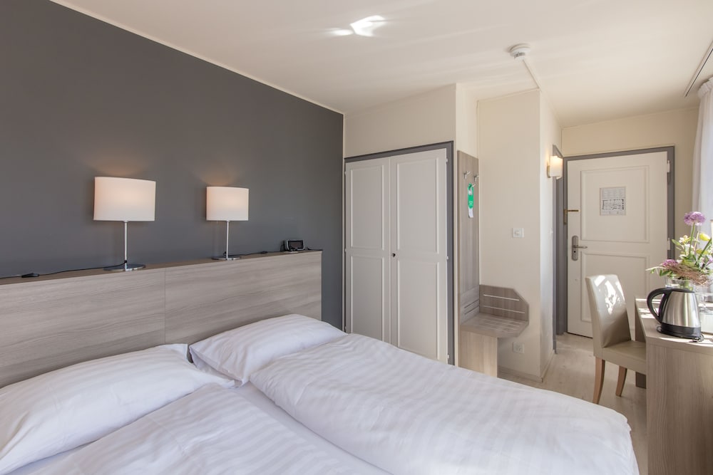 Standard Twin Room - Photo 1