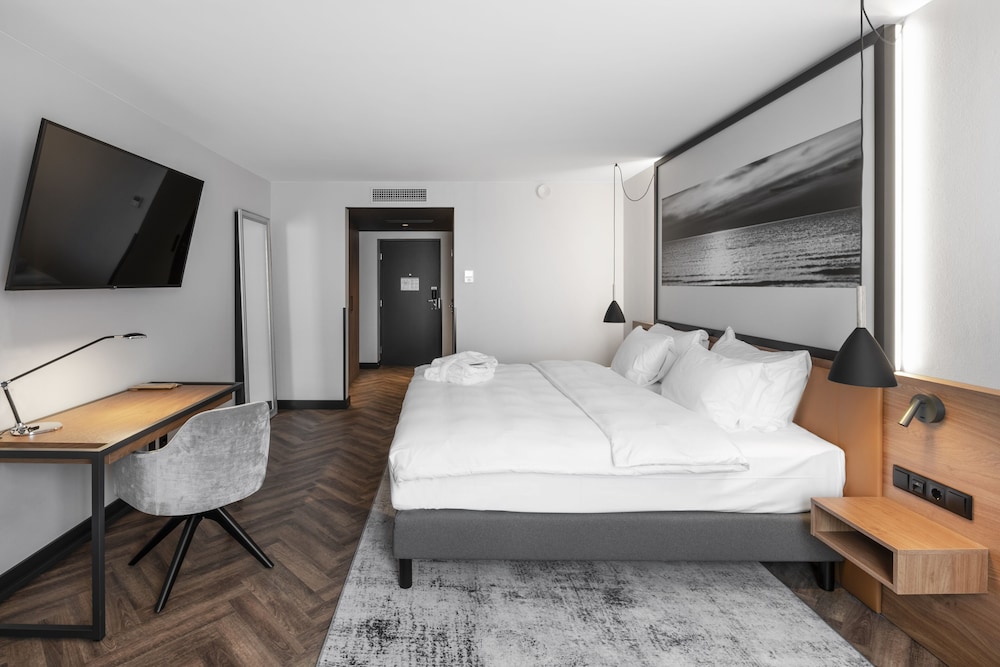 Privilege, Room, 1 Queen Bed - Photo 4