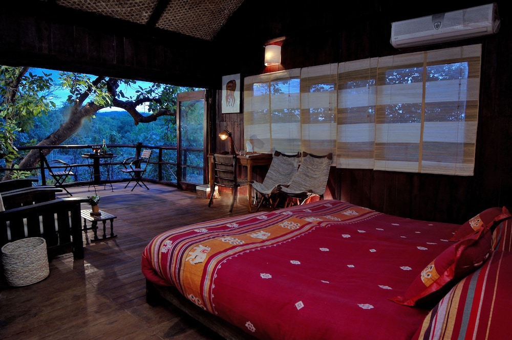 Luxury Tree House, 1 King Bed, Non Smoking photo 2