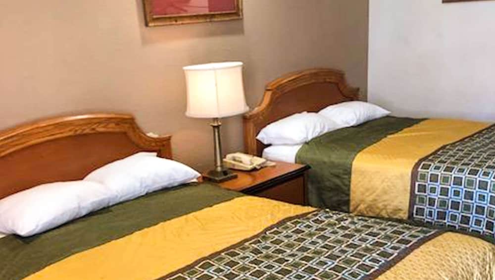 Standard Room, 2 Double Beds, Non Smoking - Photo 1