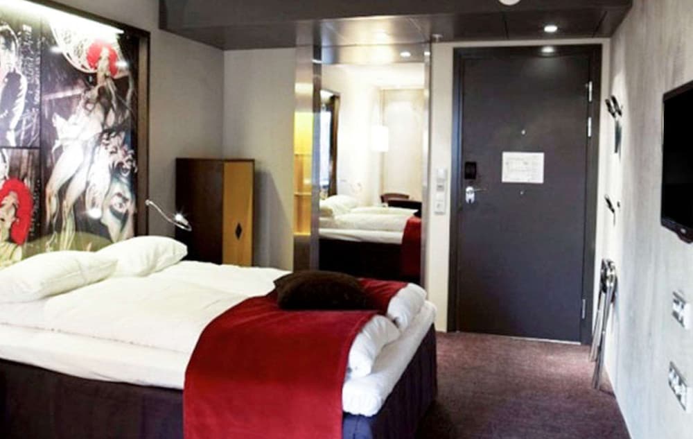 Standard Room, 1 Double Bed, Non Smoking - Photo 1