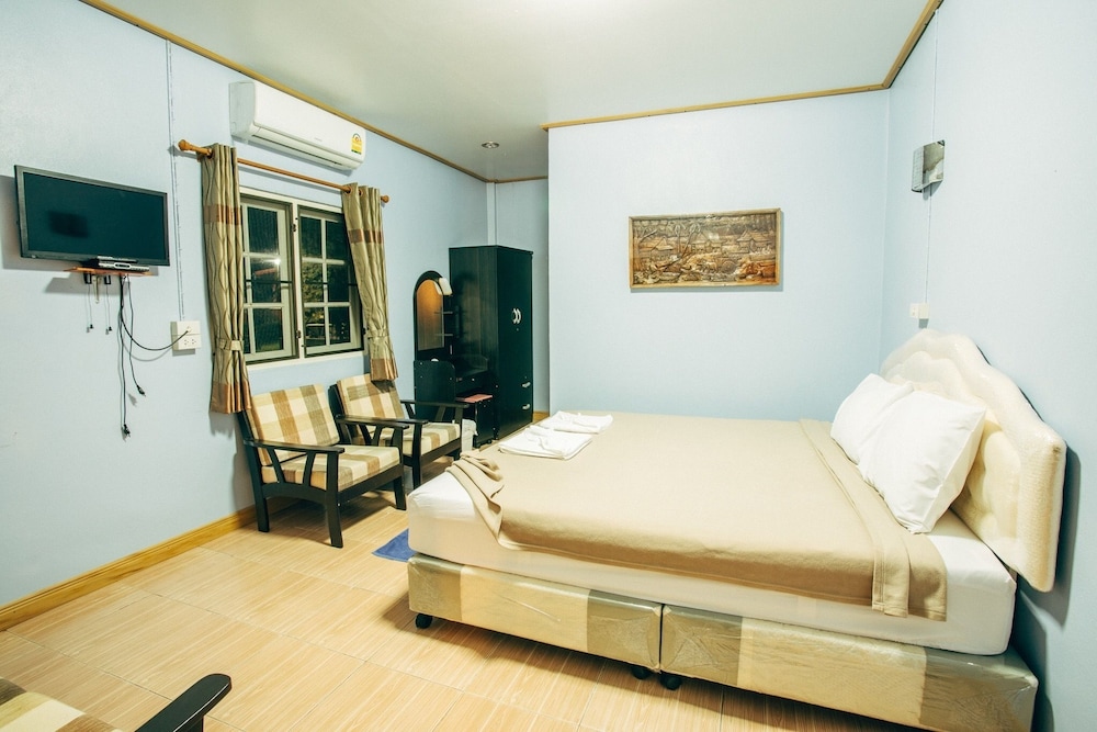 Deluxe Room, Air Conditioned photo 3