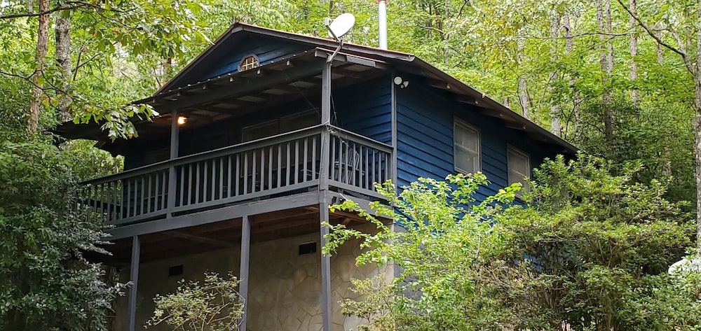 Superior Cabin, 1 King Bed, Mountainside (Pet Friendly)