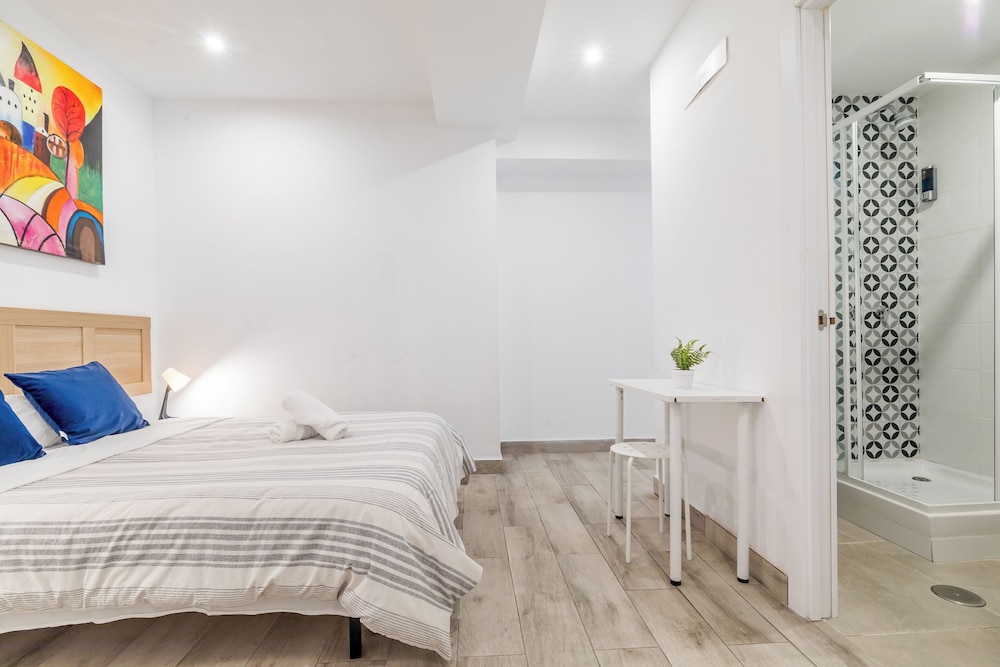 Basic Double Room, 1 Double Bed - Photo 10