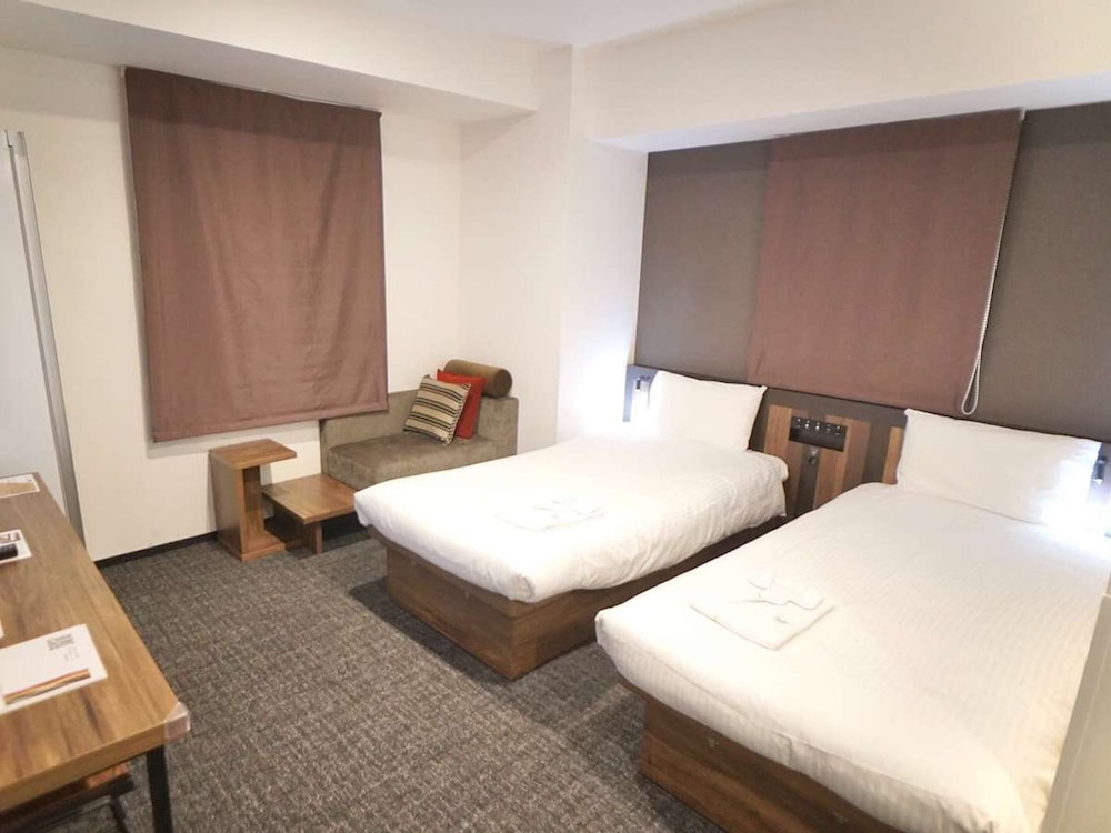 Corner Twin Room, Non Smoking photo 3