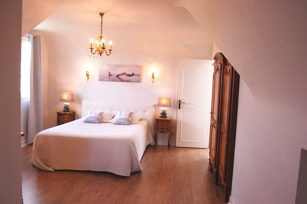 Luxury Villa, 4 Bedrooms, Bathtub photo 3