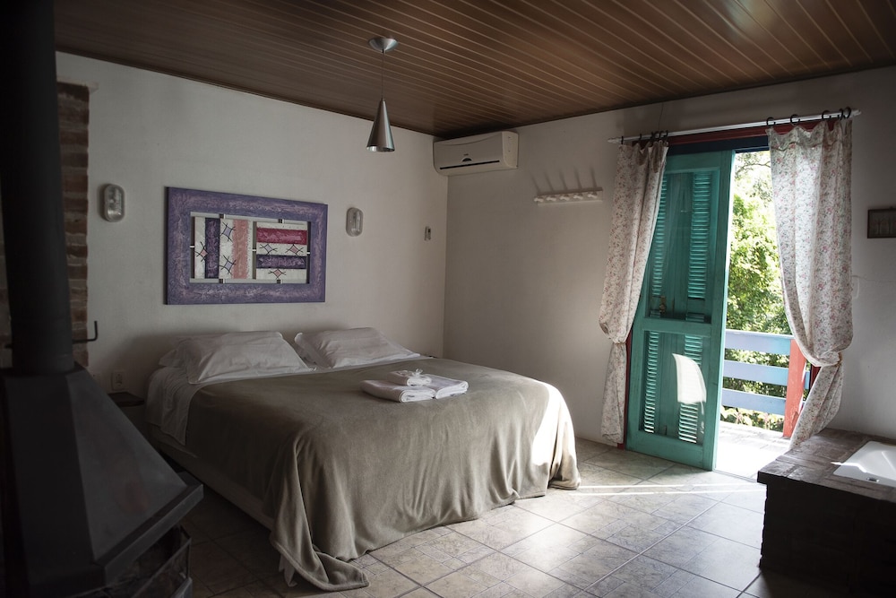 Superior Cabin, Jetted Tub, Courtyard View