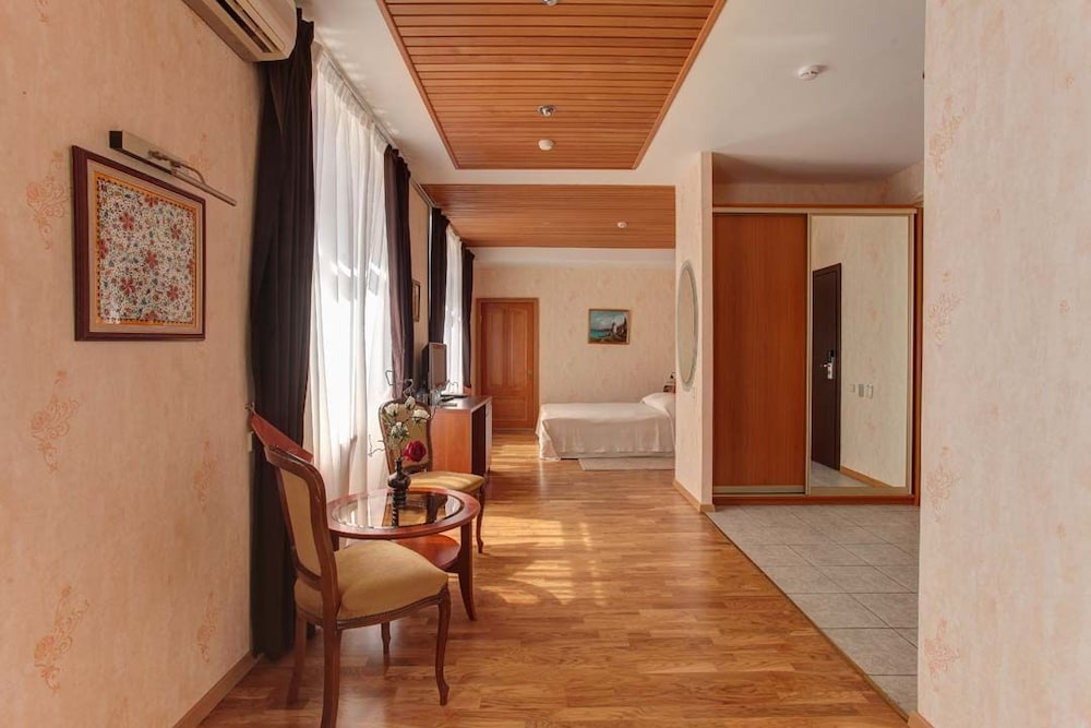 Luxury Suite