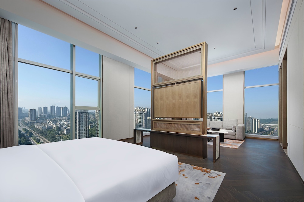 Suite, 1 King Bed