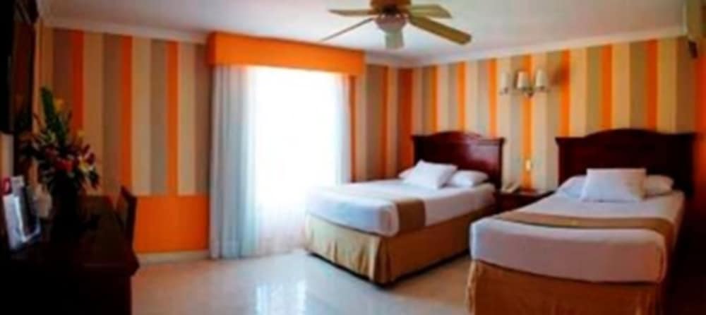 Standard Room, 2 Double Beds photo 2