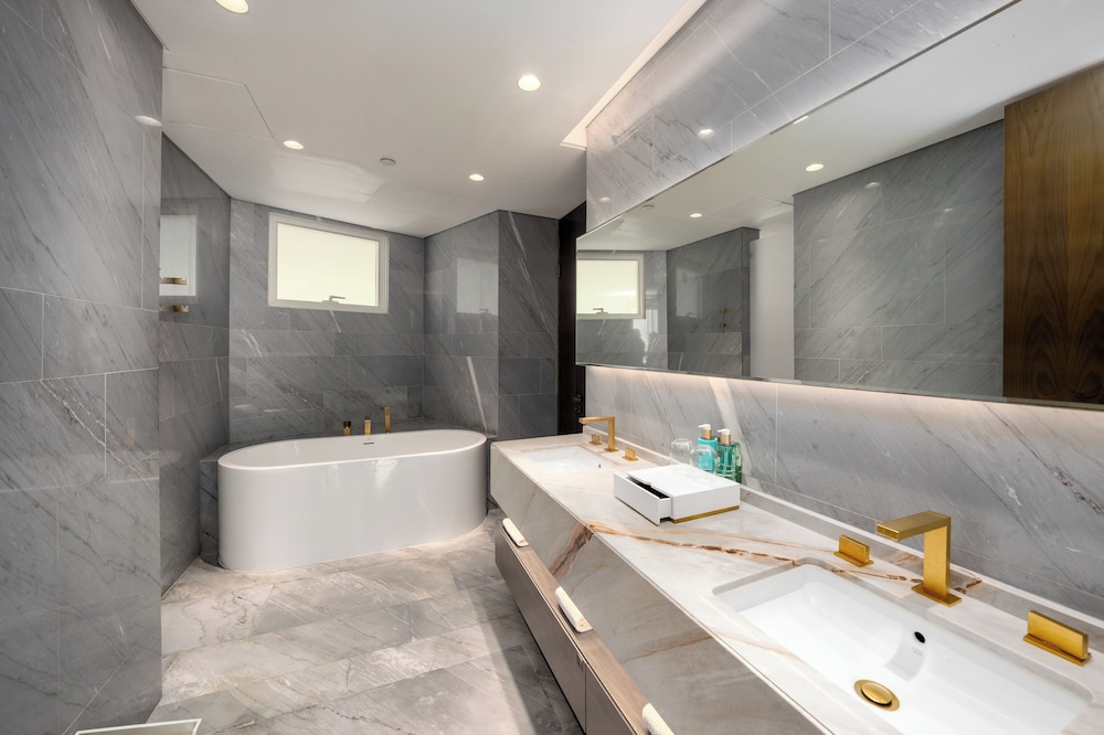 4 BED | XL Terrace Pool Suite thumbnail 6