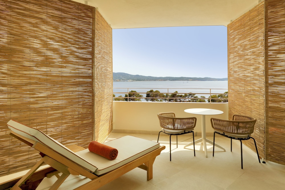 Suite, Sea View