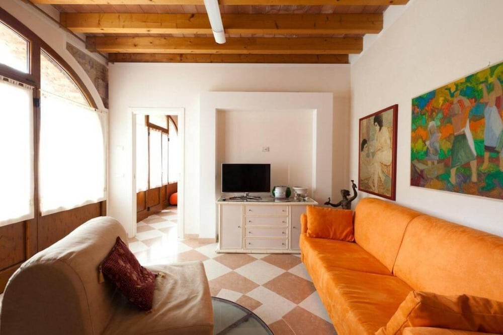 Apartment photo 1