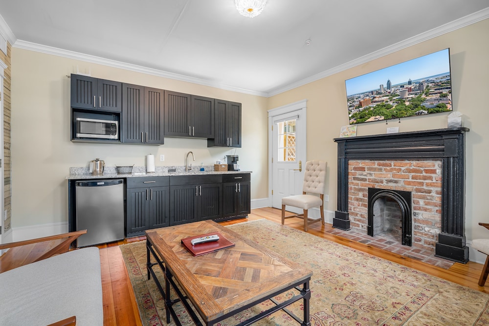 Luxury Studio Suite, 2 Bedrooms, Balcony photo 2