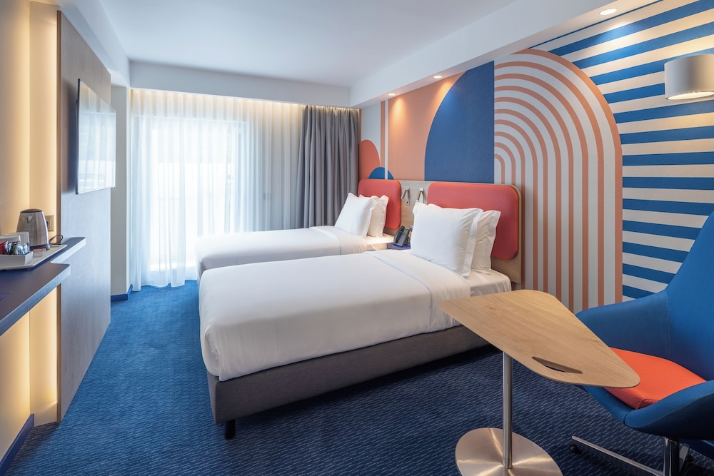 Standard Room, 2 Twin Beds, Balcony - Photo 1
