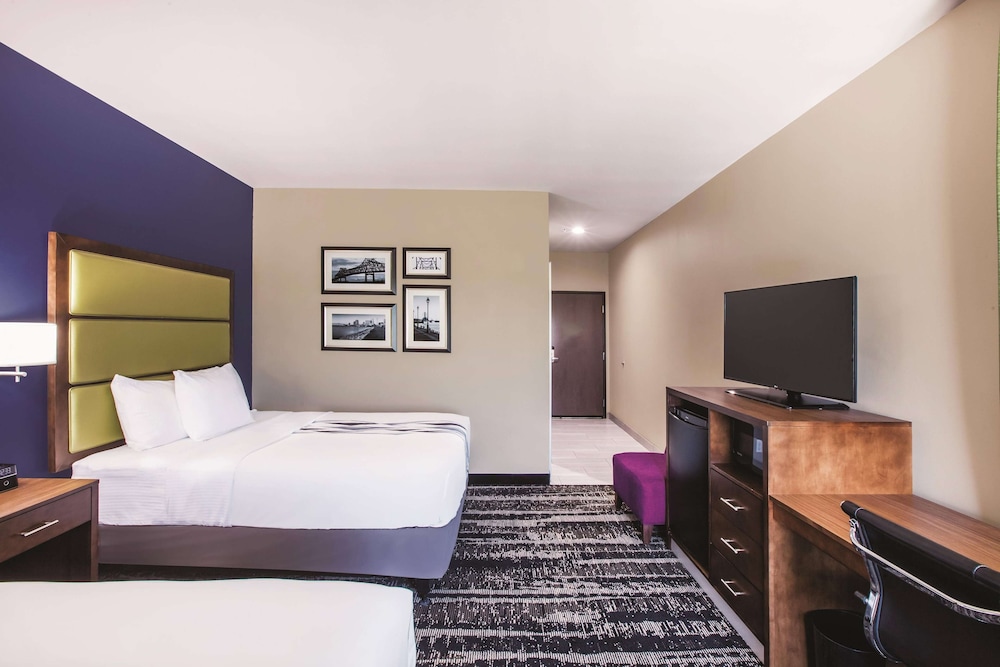 Room, 2 Queen Beds, Accessible, Non Smoking (Mobility Accessible) photo 3