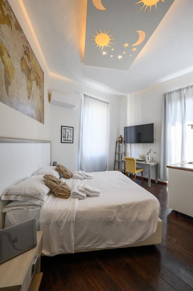 Luxury Suite, 2 Bedrooms, Connecting Rooms, City View