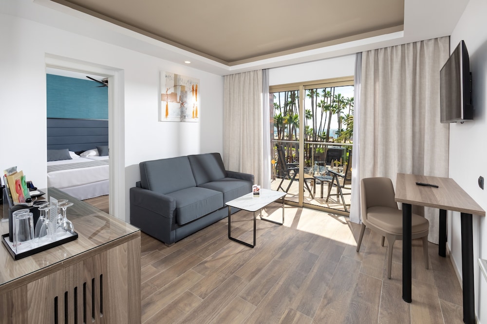 Junior Suite (Swim-up & Adults Only) photo 2