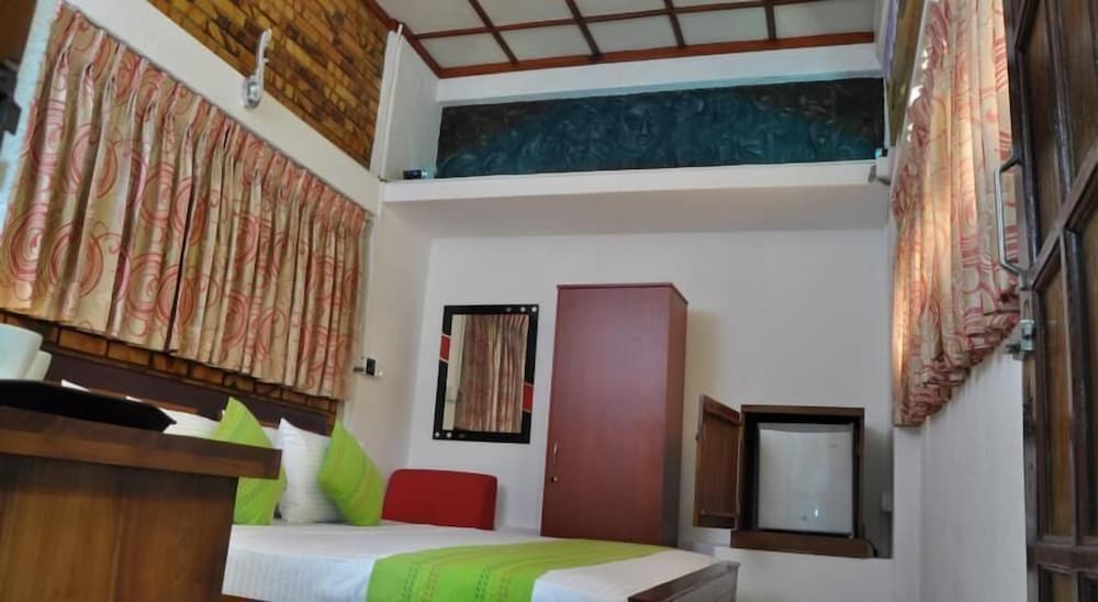 Superior Double Room, 1 King Bed, Balcony, Garden View photo 2