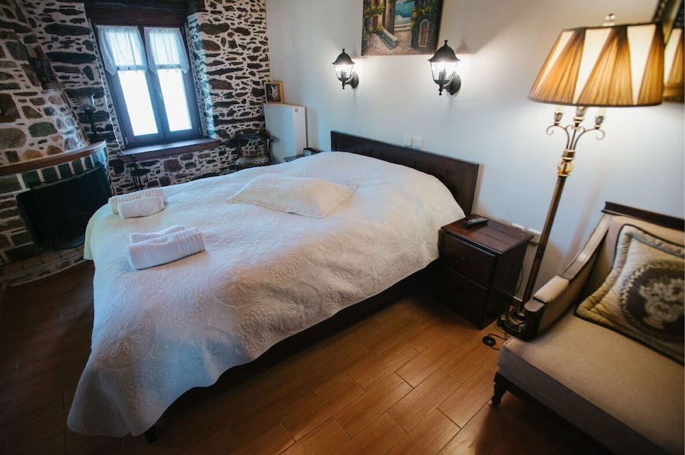 House, 6 Bedrooms