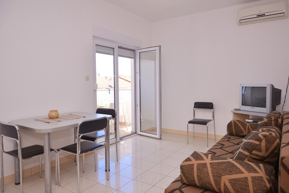 Apartment (Boris - 150 m from beach - A6(2+1))