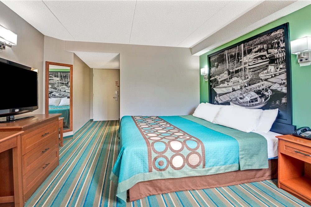 Super 8 by Wyndham Toronto East ON — photo 40
