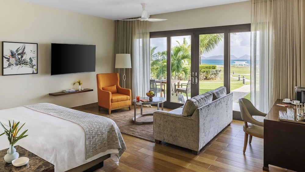 Oceanfront King Junior Suite At Merrywing Beach