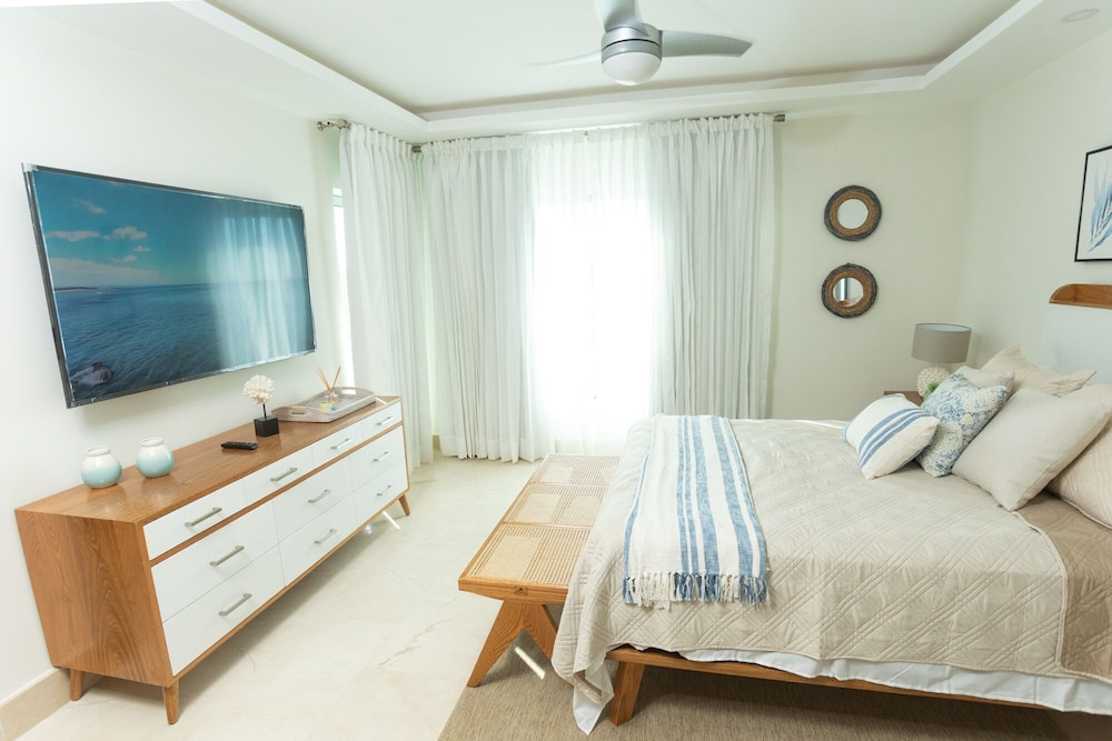 Condominio de lujo, 1 cama king con sofá cama, balcón, vista al mar