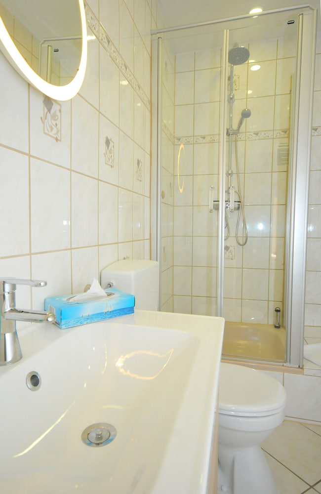 Apartment with Terrace, Bedroom, Kitchen incl.free access to pool and sauna nearby photo 2