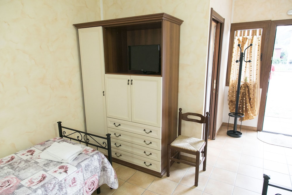 Single Room photo 3