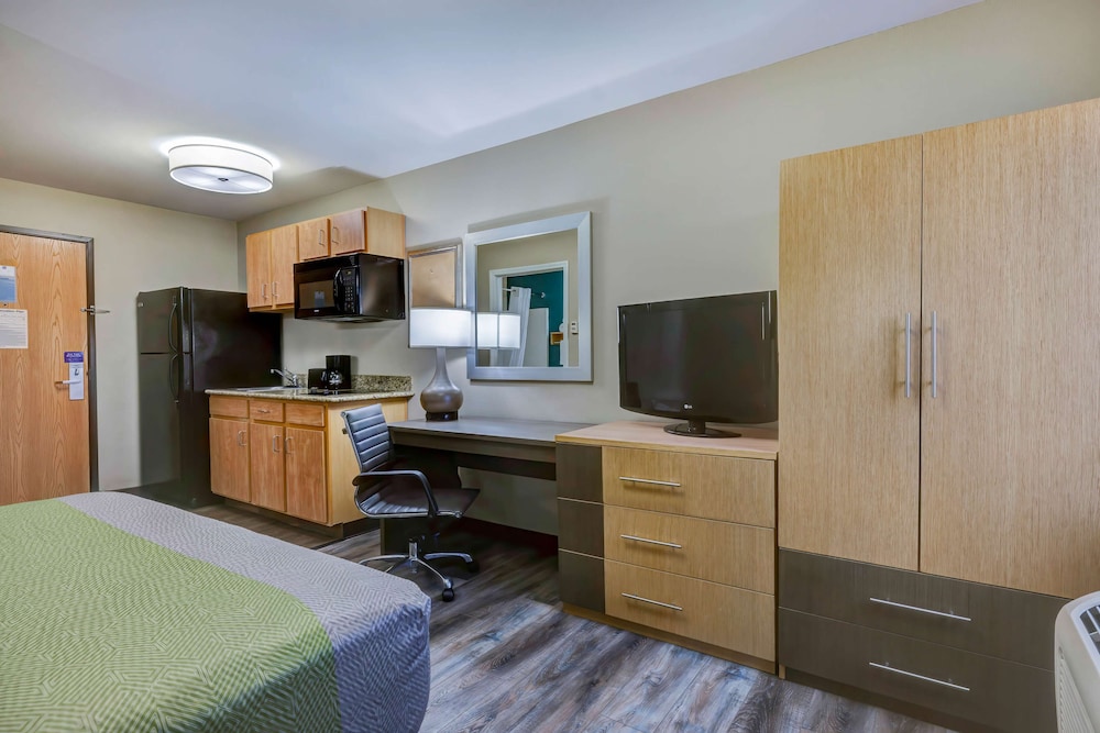 Deluxe Room, 1 Queen Bed, Non Smoking, Kitchenette - Photo 6