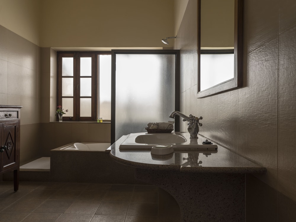 Standard Double or Twin Room photo 3
