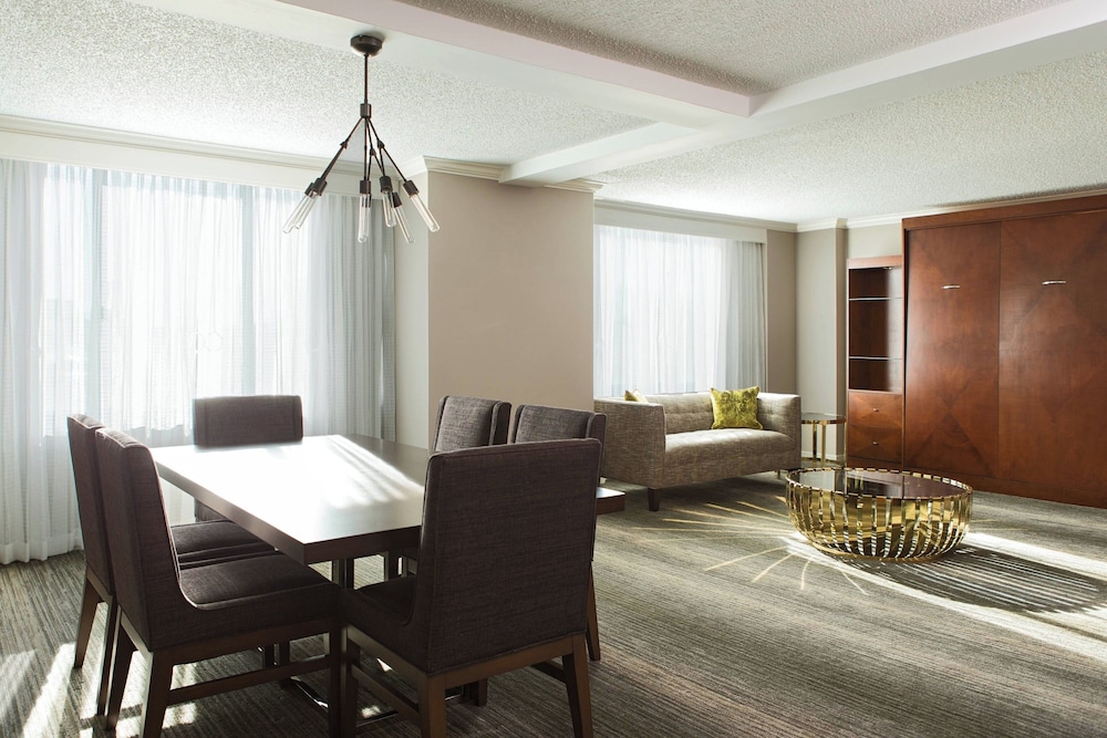 Suite, 1 King Bed photo 1