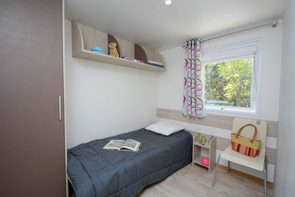 Mobile Home, 2 Bedrooms (First) photo 1