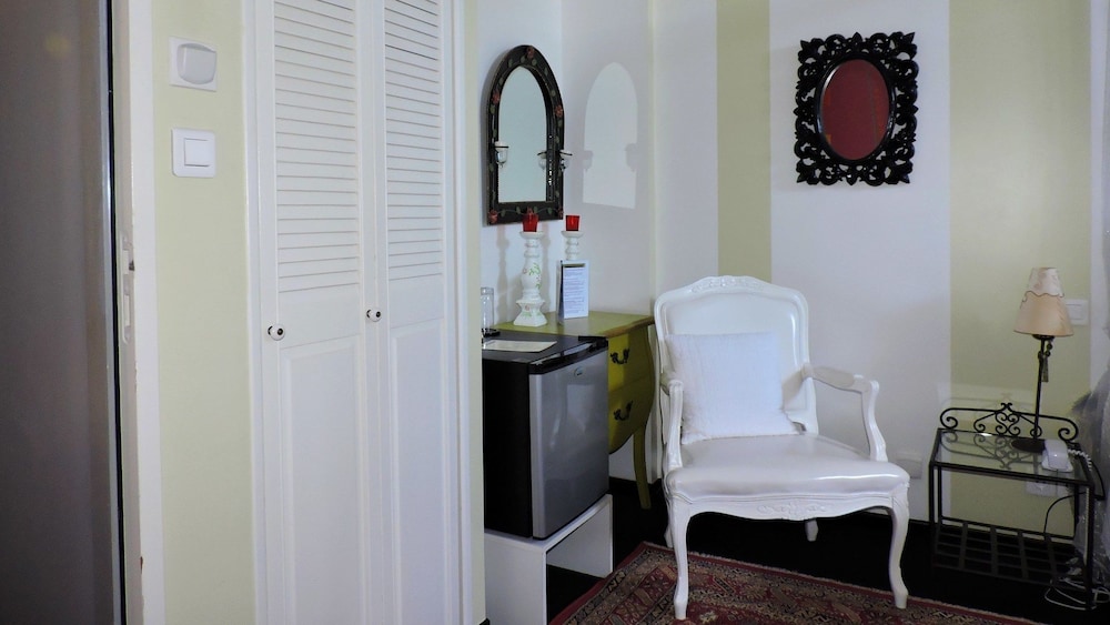 Basic Double Room, 1 Queen Bed, Non Smoking (Baldaquin) photo 3