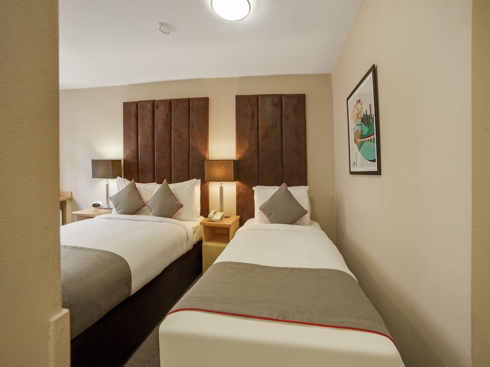 Deluxe Triple Room photo 2