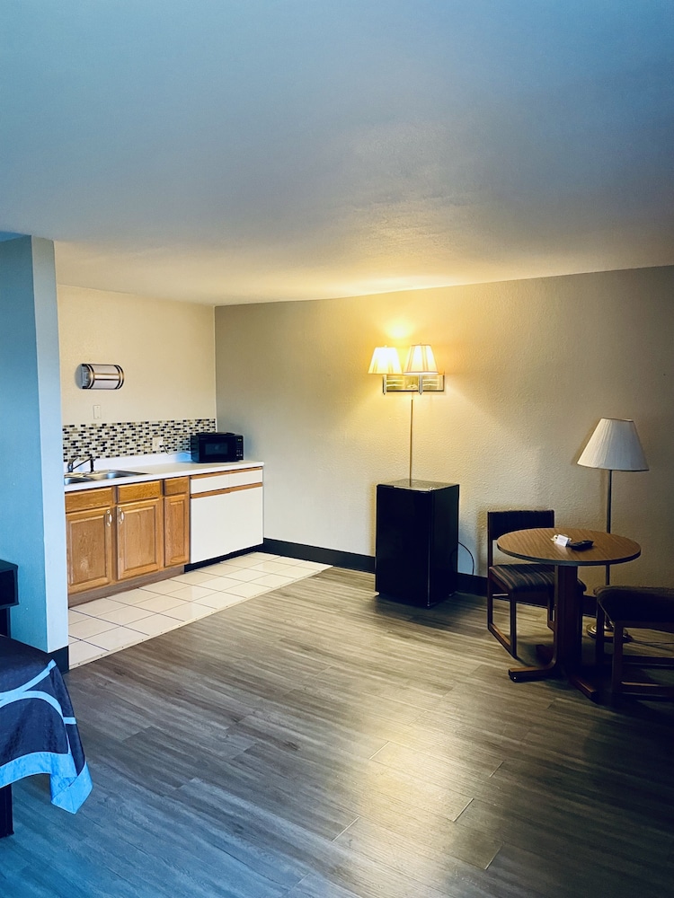 Efficiency, 2 Double Beds XL, Non Smoking - Photo 4